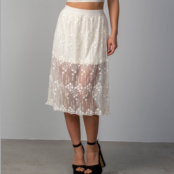 Dresses & Skirts - Floral Lace Midi Skirt